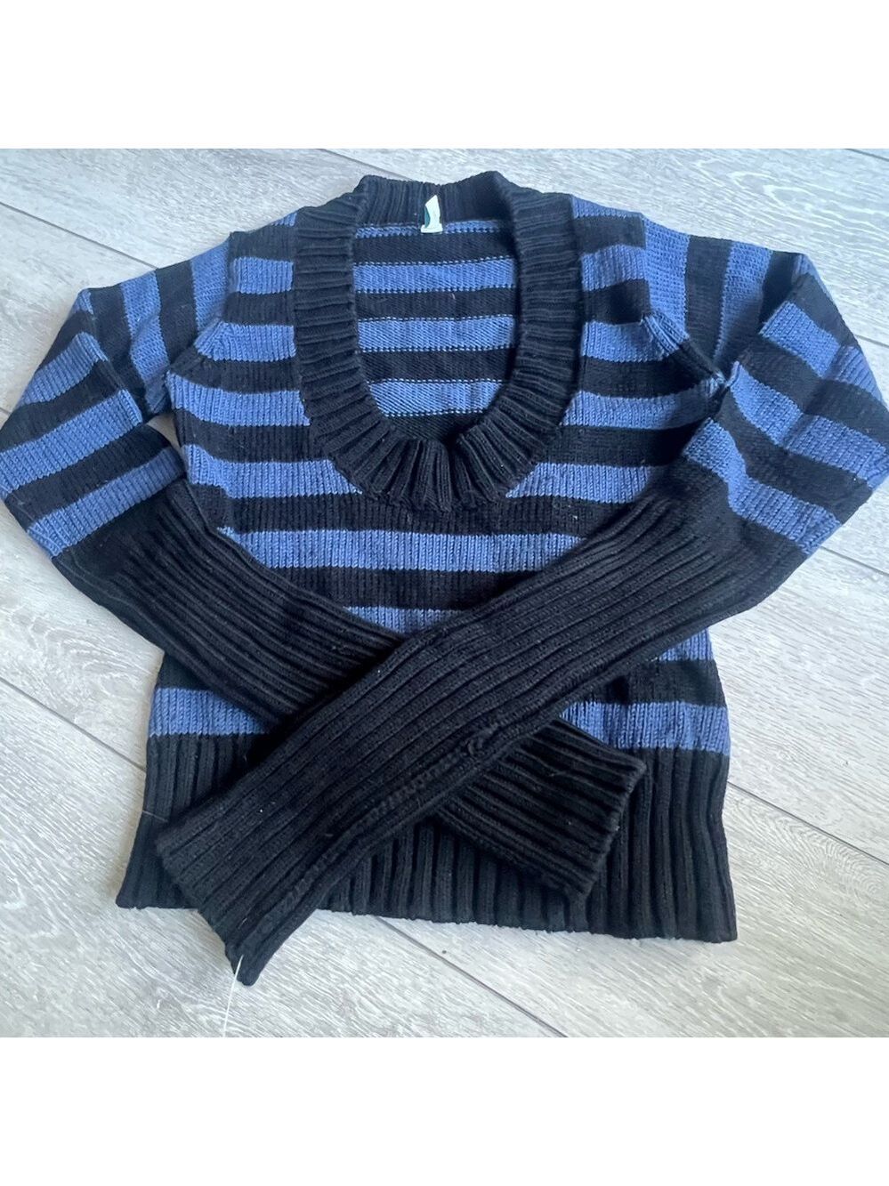 Laura Seymour Wool Striped V-Neck Sweater Black blue extended sleeve sweater L